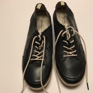 Jambu shoes.